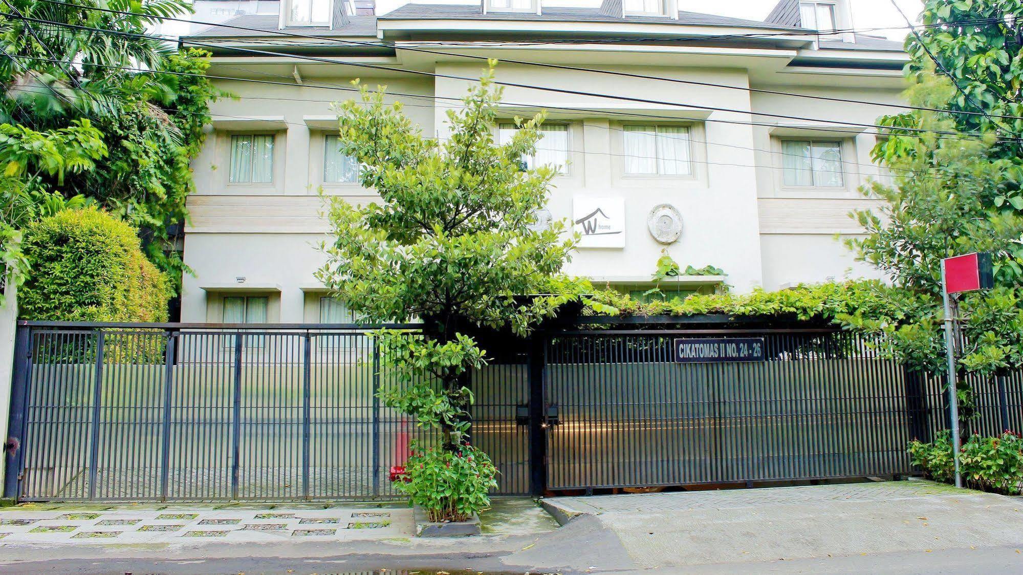 W Home Cikatomas Jakarta Ngoại thất bức ảnh