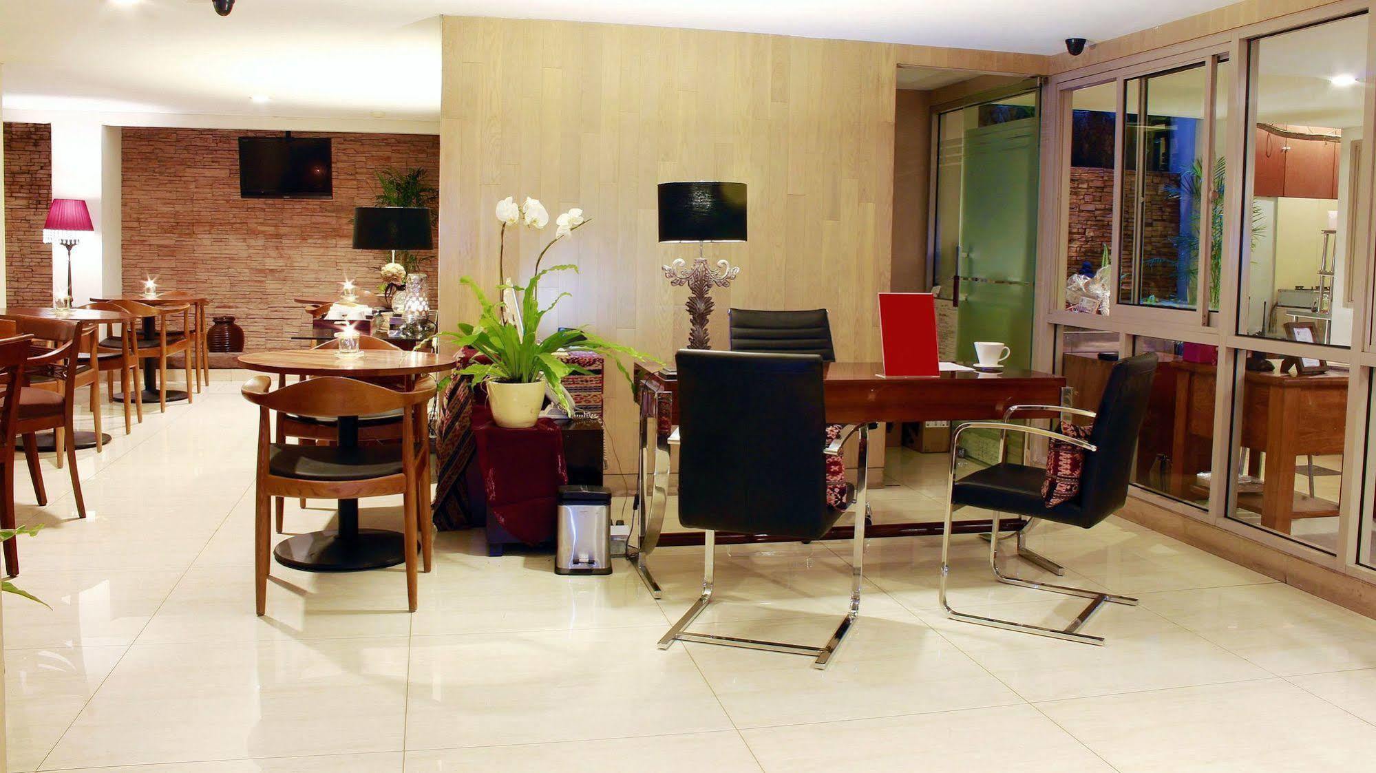 W Home Cikatomas Jakarta Ngoại thất bức ảnh