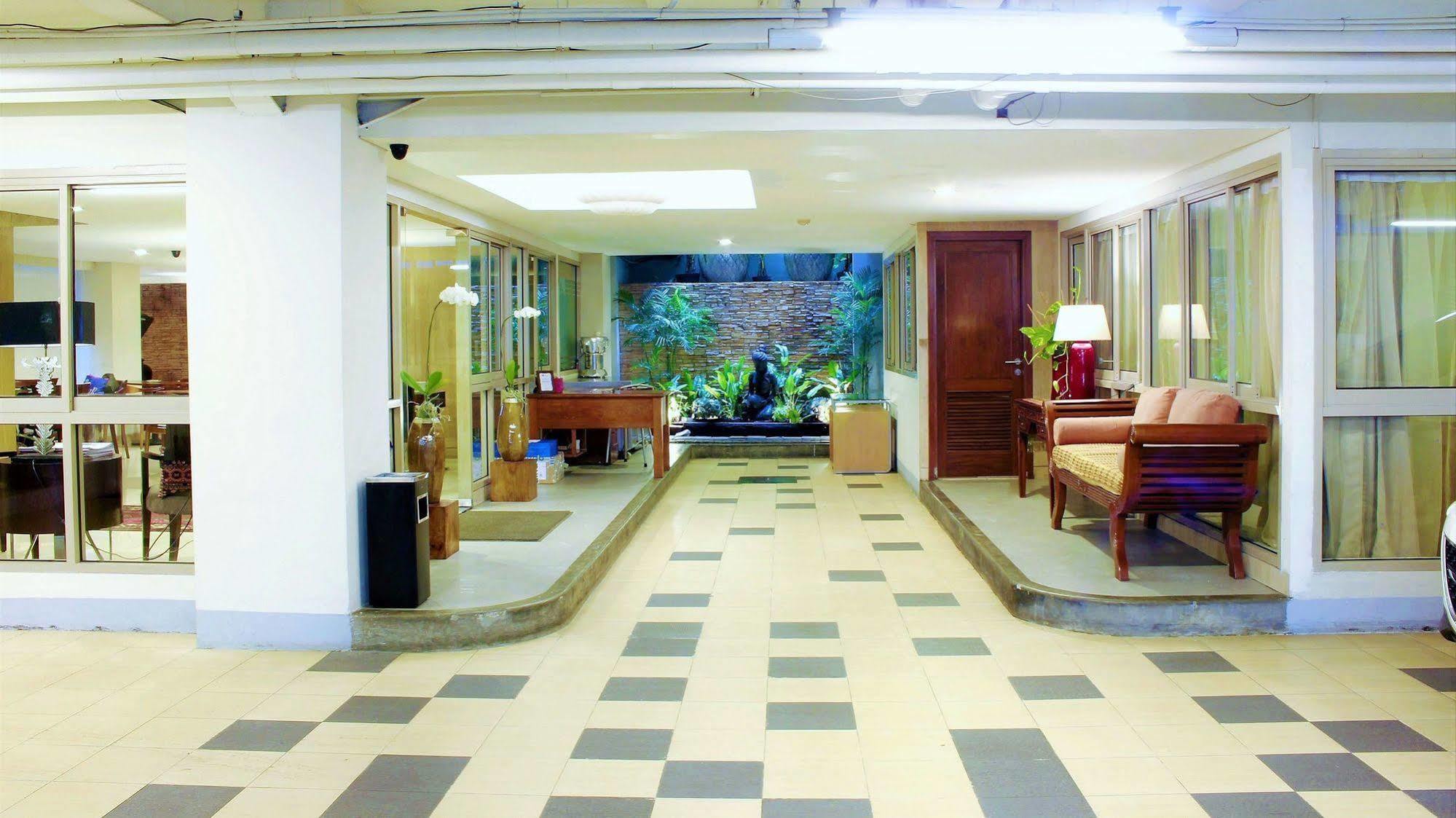 W Home Cikatomas Jakarta Ngoại thất bức ảnh