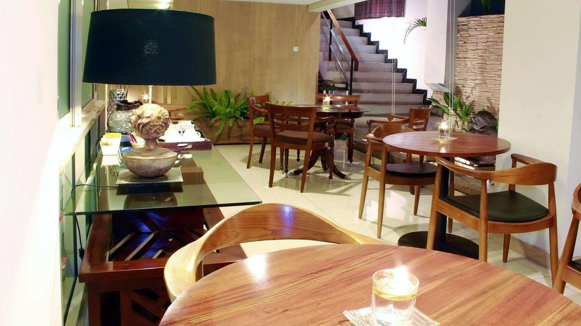 W Home Cikatomas Jakarta Ngoại thất bức ảnh