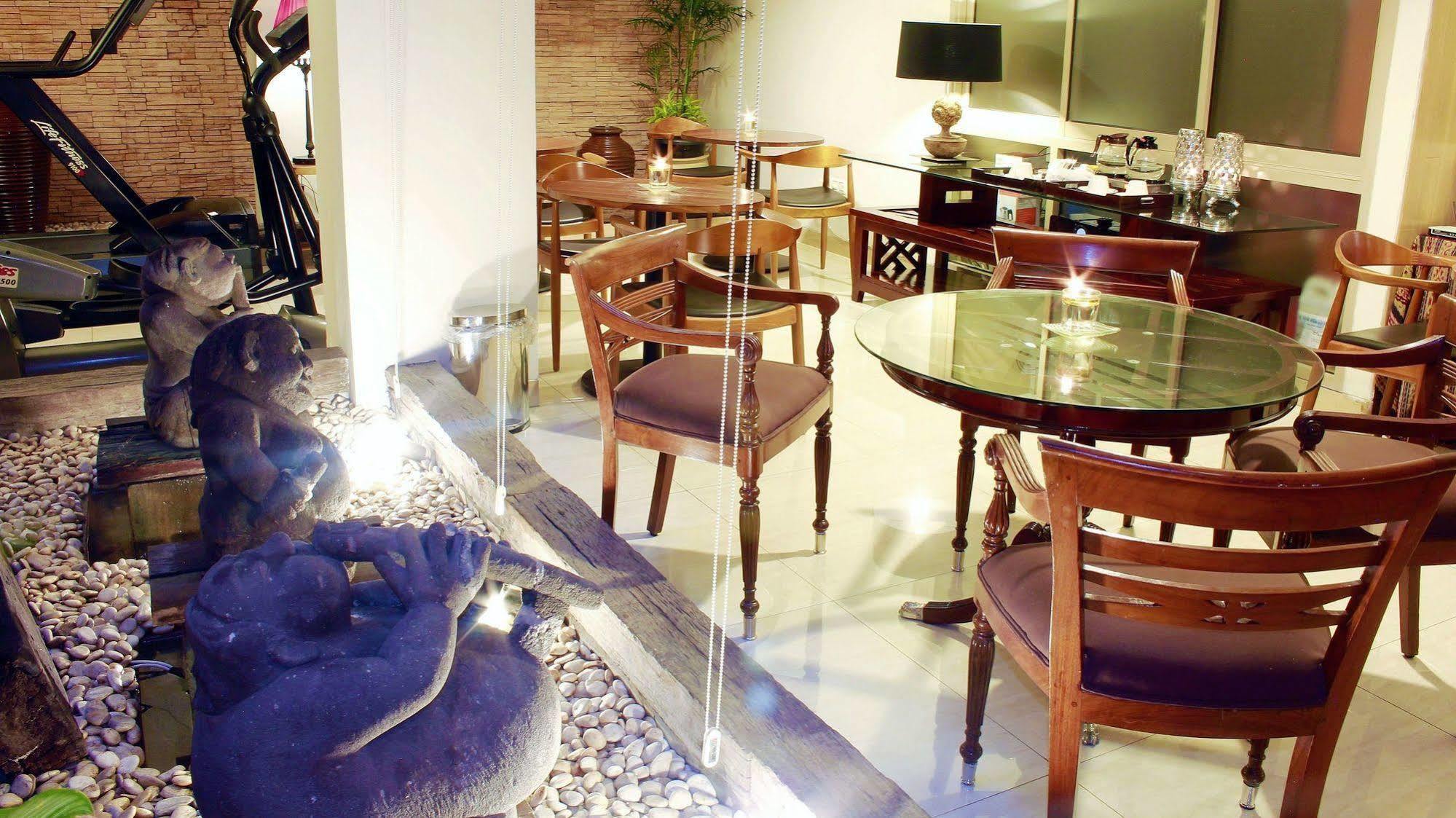 W Home Cikatomas Jakarta Ngoại thất bức ảnh