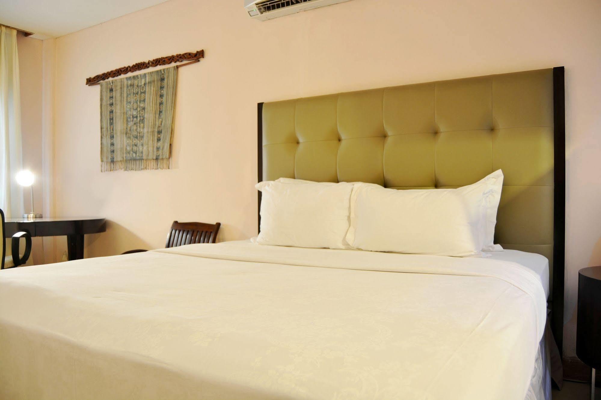 W Home Cikatomas Jakarta Ngoại thất bức ảnh