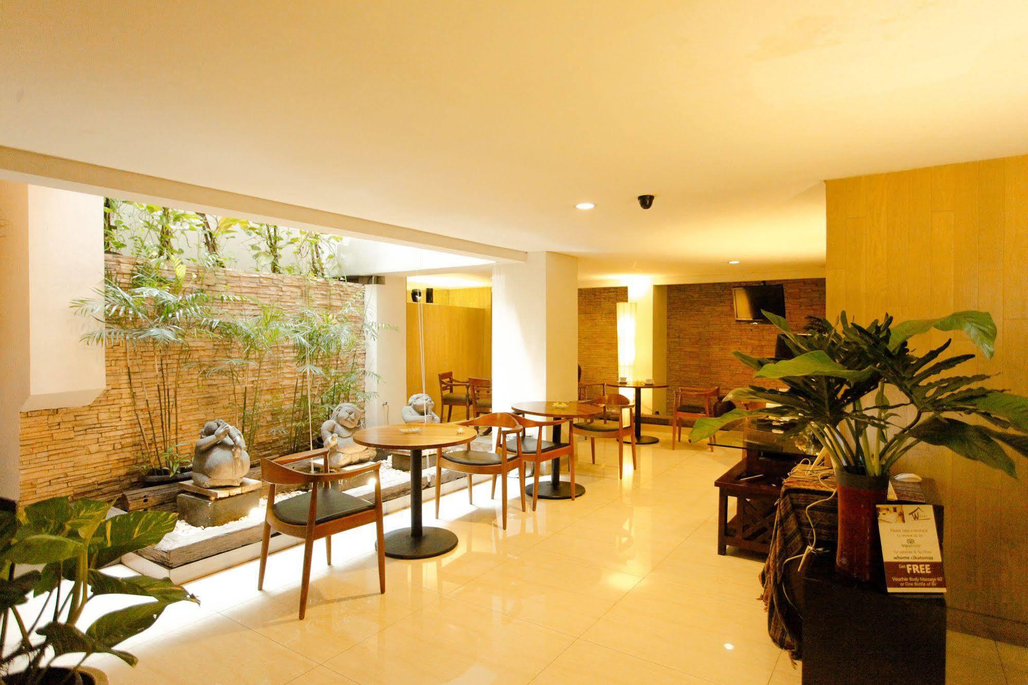 W Home Cikatomas Jakarta Ngoại thất bức ảnh