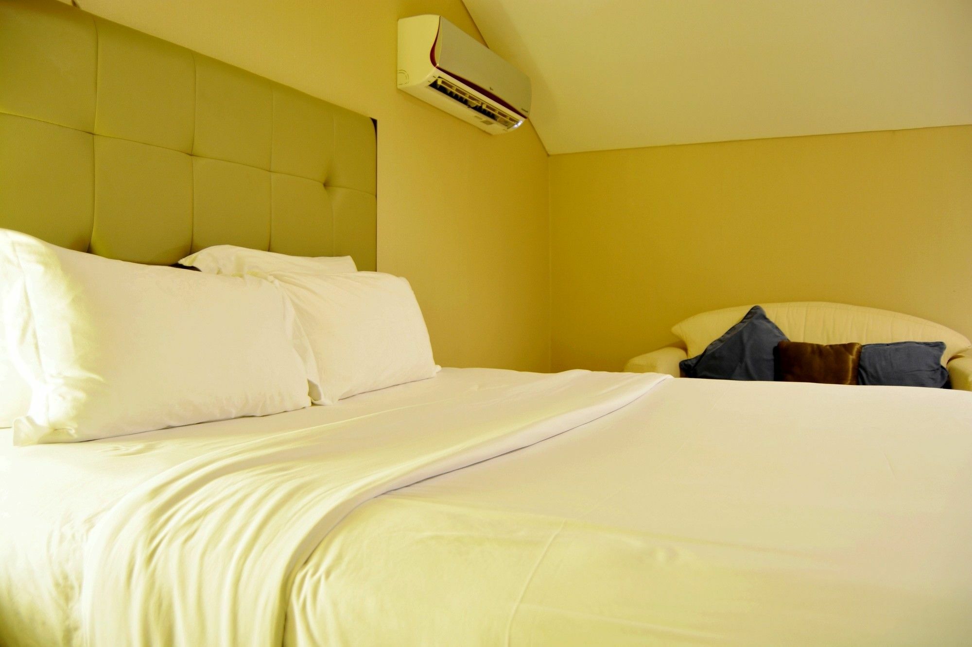 W Home Cikatomas Jakarta Ngoại thất bức ảnh