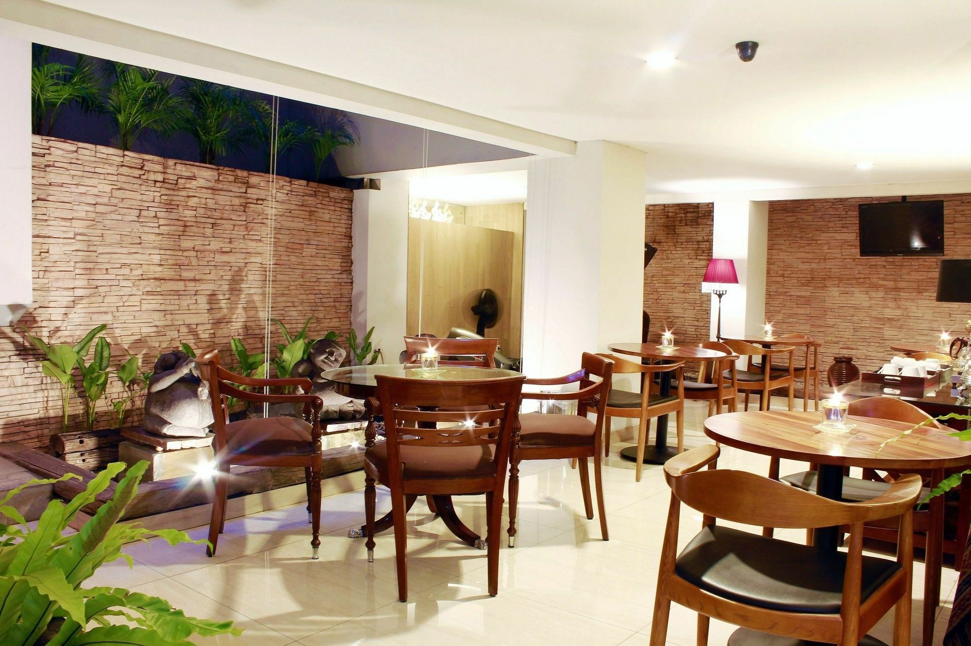W Home Cikatomas Jakarta Ngoại thất bức ảnh