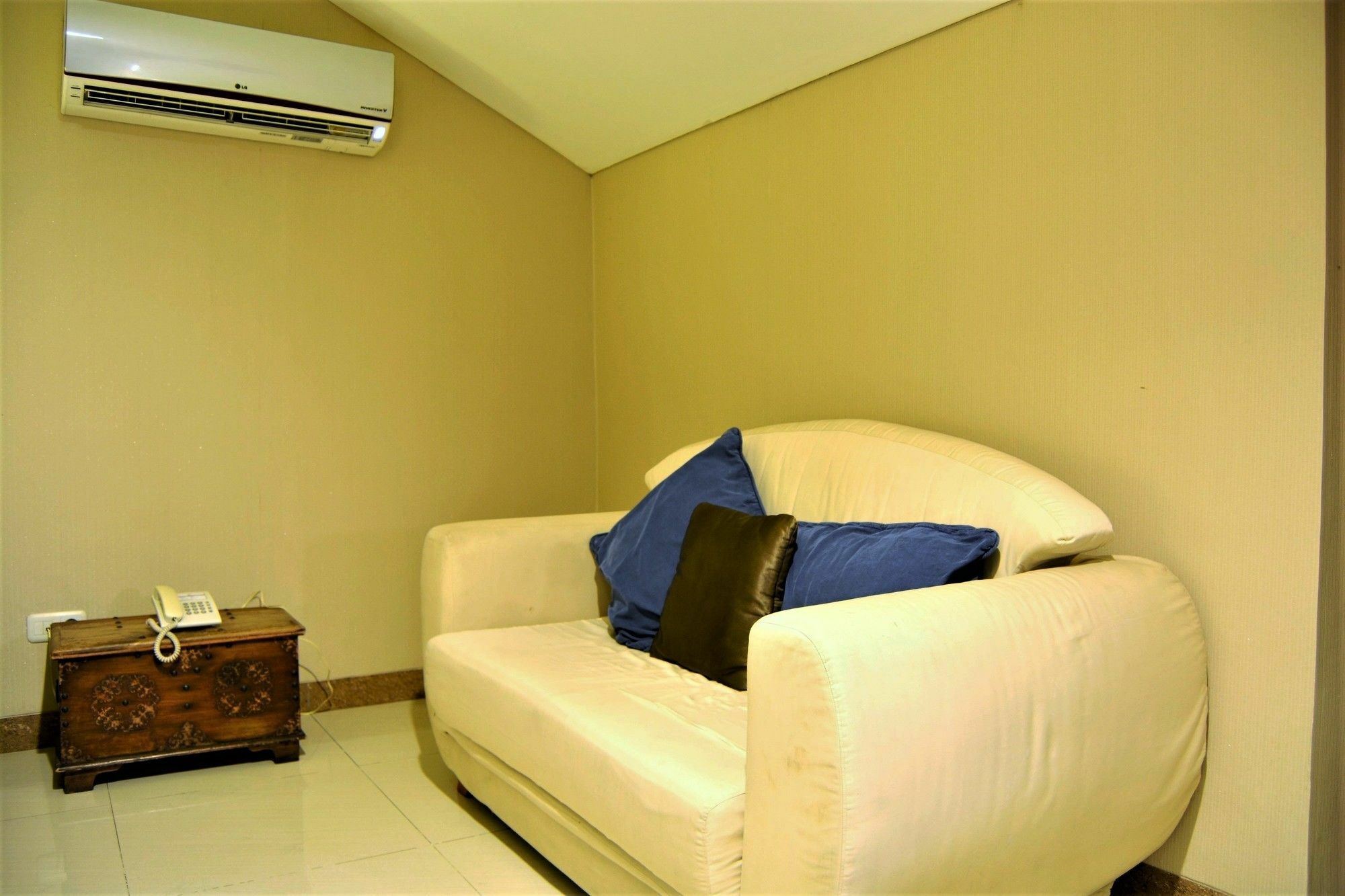 W Home Cikatomas Jakarta Ngoại thất bức ảnh