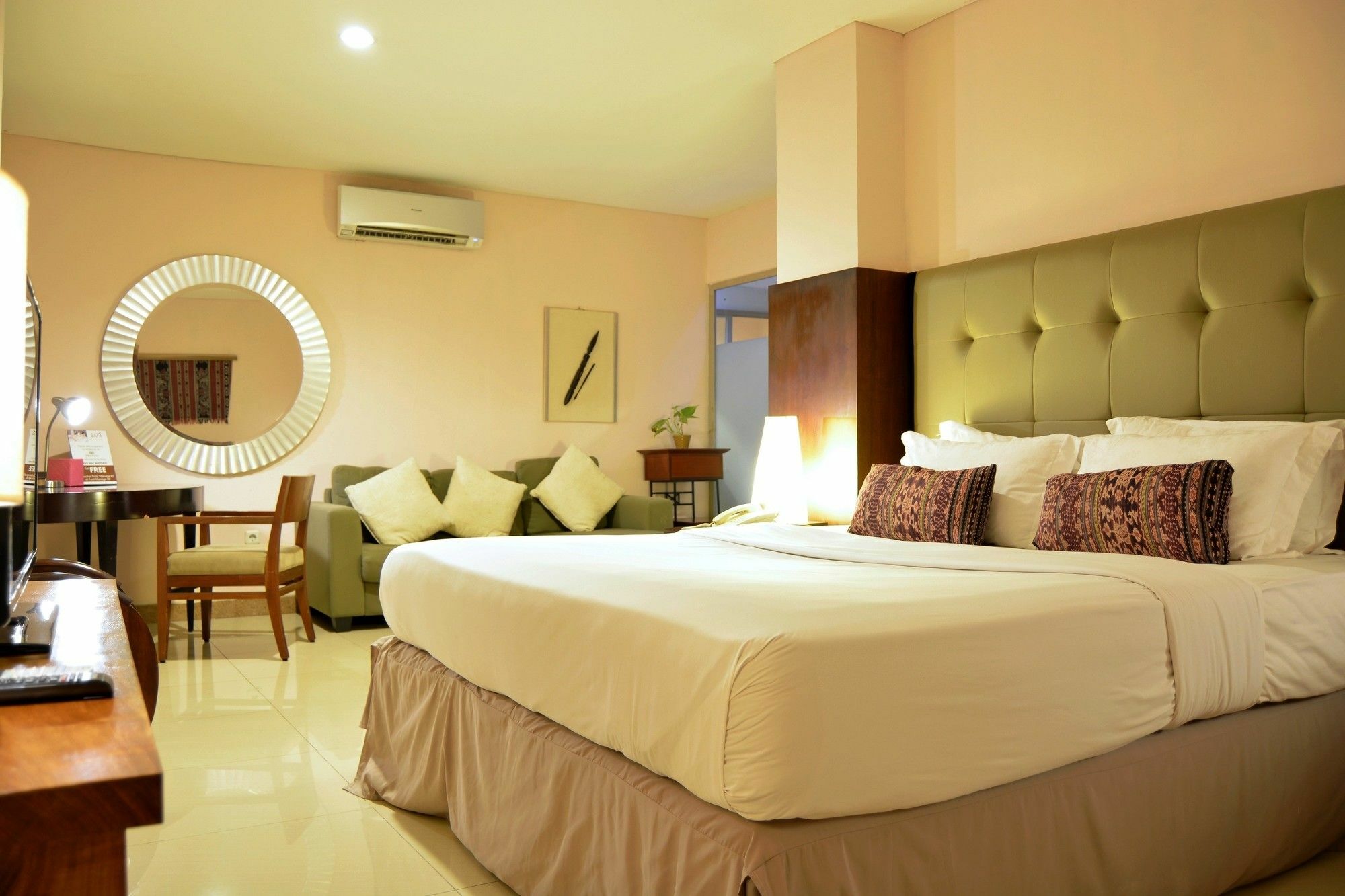 W Home Cikatomas Jakarta Ngoại thất bức ảnh