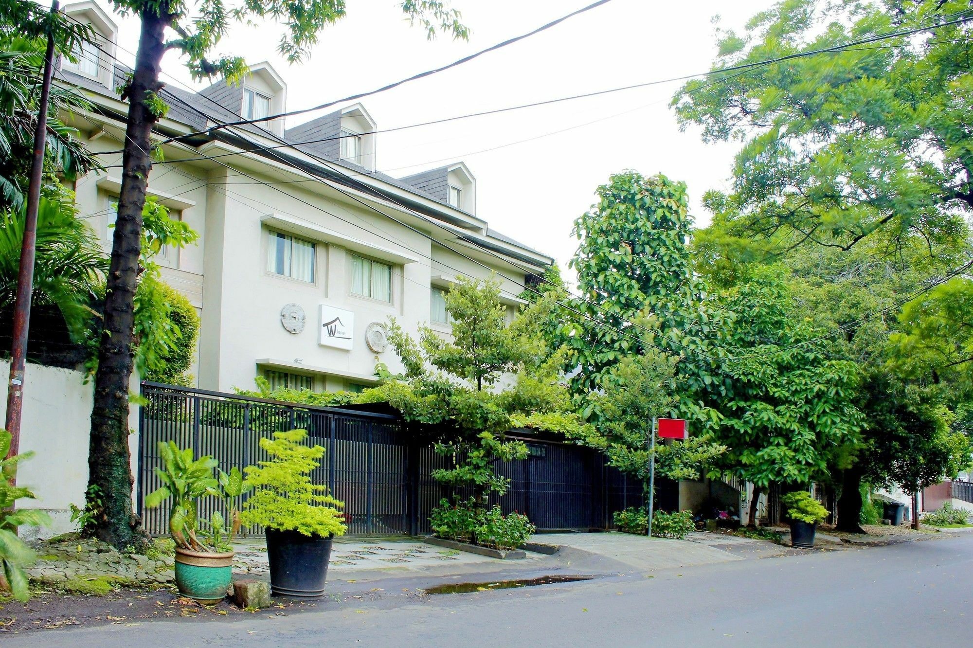 W Home Cikatomas Jakarta Ngoại thất bức ảnh
