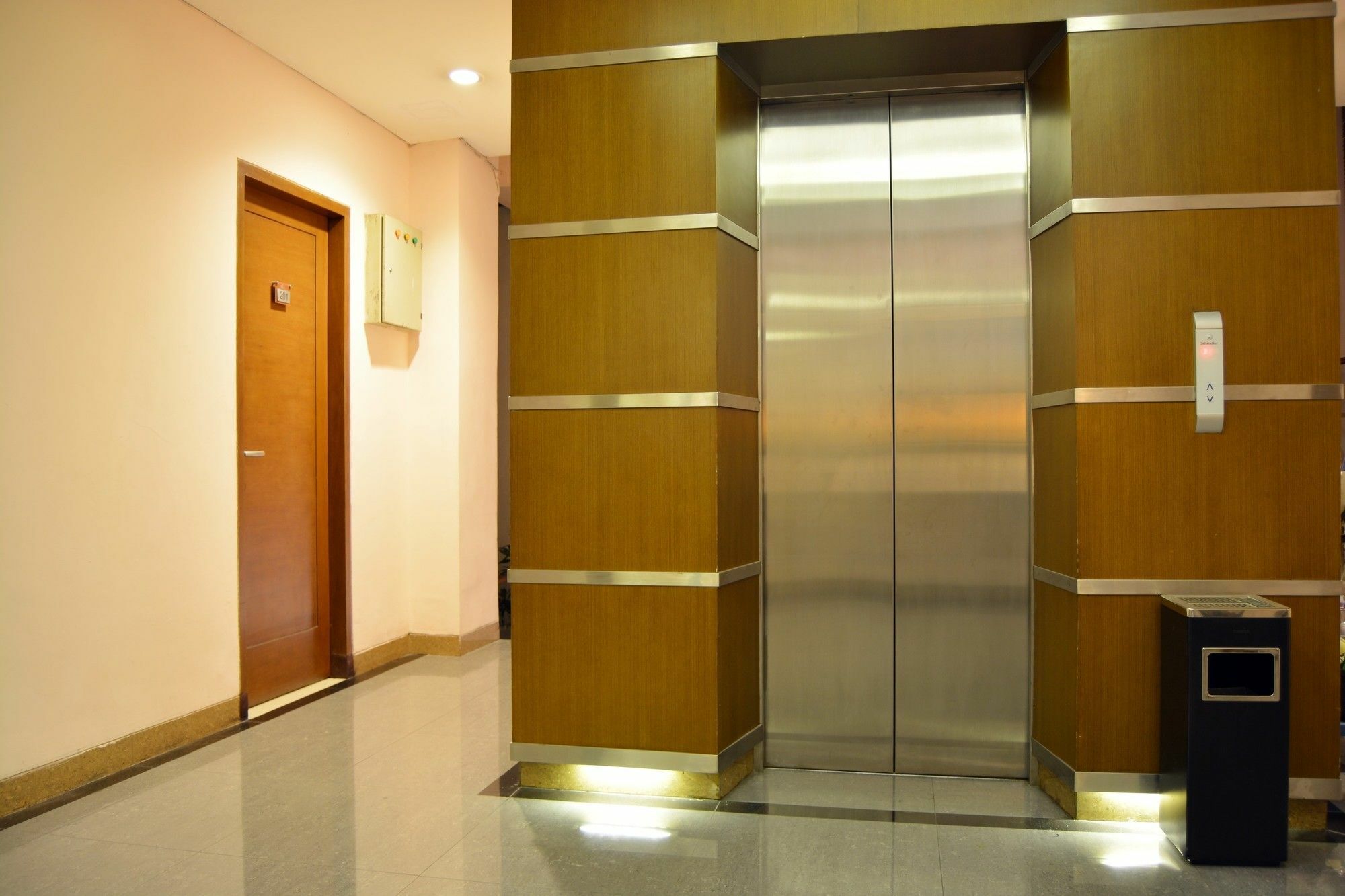 W Home Cikatomas Jakarta Ngoại thất bức ảnh